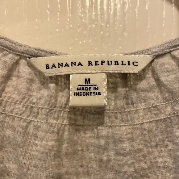 Banana Republic Women’s Short Sleeve Tshirt Ruffle Size Medium VGUC - Picture 3 of 8
